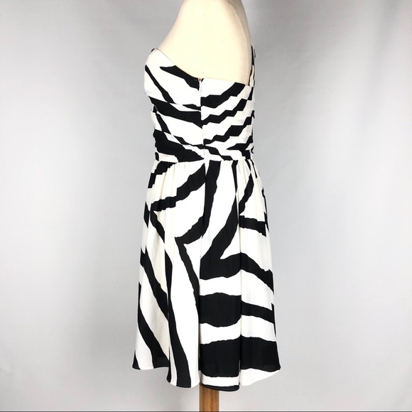 NEW Express Zebra Stripe One-Shoulder Dress Size 8 - Picture 3 of 6